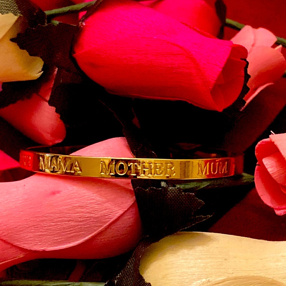 Mother’s Bracelet & Candle